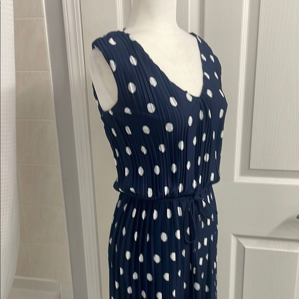NWOT Navy blue and White Polkadot  Sleeveless V-Neck Midi dress Size XS - Picture 8 of 8